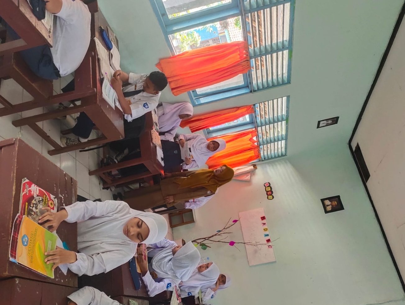 Foto 3 — Refleksi Praktik Pembelajaran: Menumbuhkan Karakter (Character) di Kelas 9E SMPN 3 Colomadu