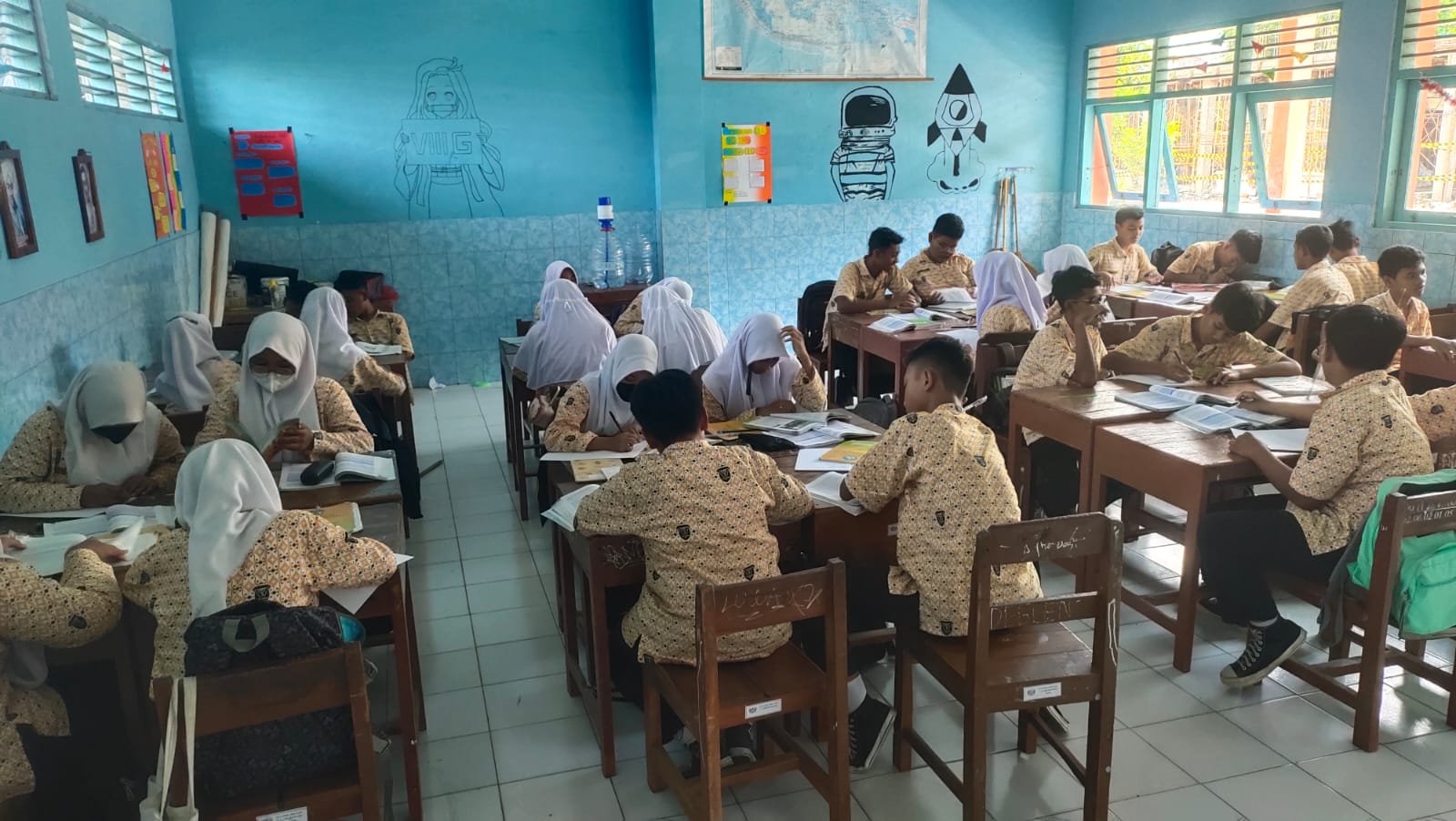 Menumbuhkan Kompetensi Global dan Karakter Siswa Melalui Kolaborasi Sastra di Kelas 9 SMPN 3 Colomadu