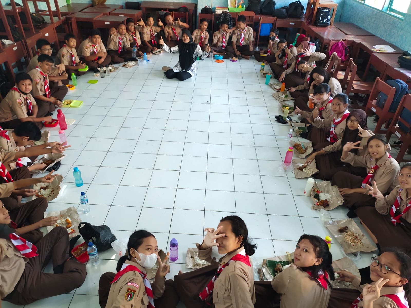 Foto 3 — Menumbuhkan Kompetensi Global dan Karakter Siswa Melalui Kolaborasi Sastra di Kelas 9 SMPN 3 Colomadu