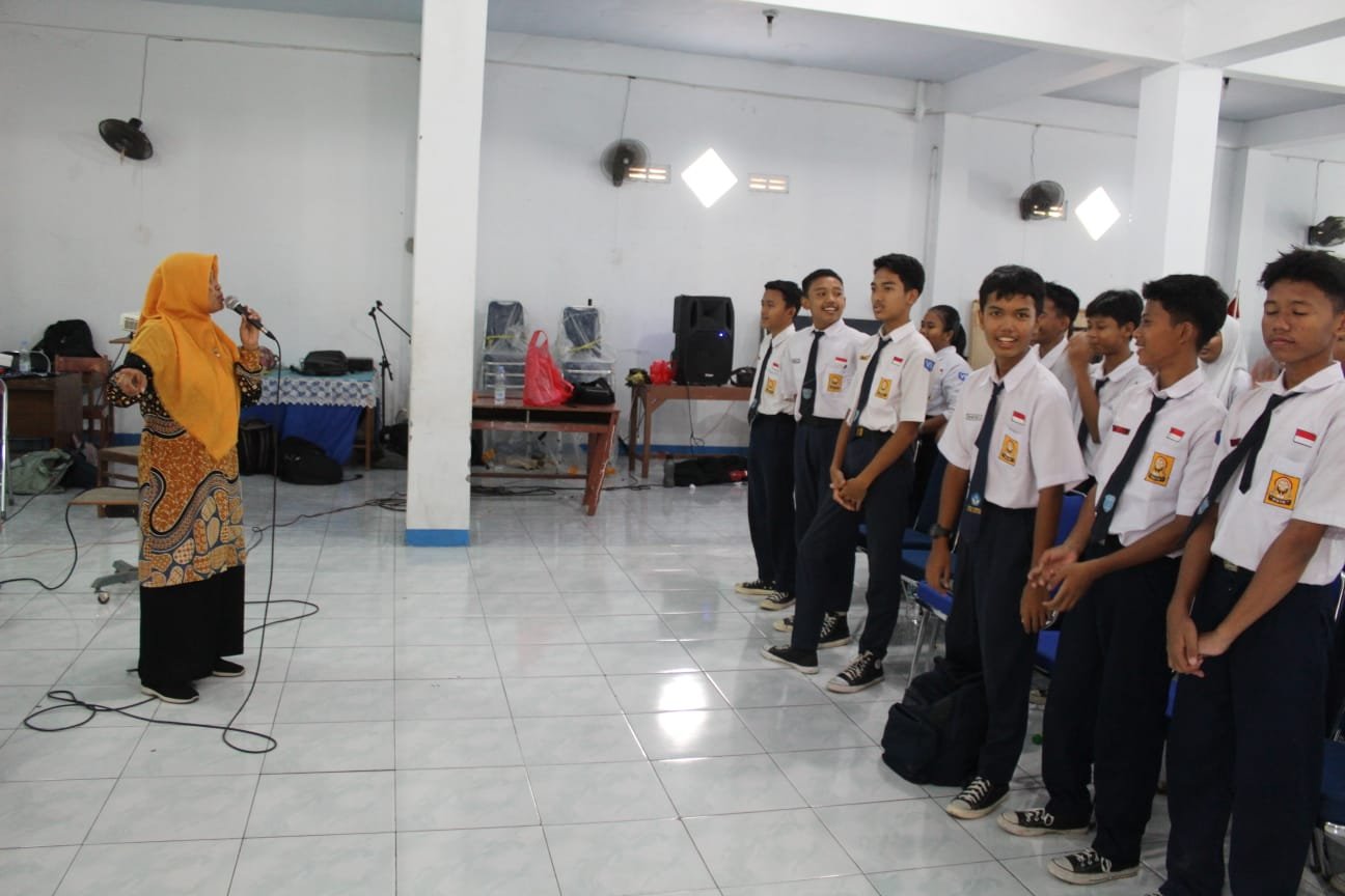 Mengembangkan Kompetensi Global dan Keterampilan Multimoda Siswa di Kelas 8 SMPN 3 Colomadu