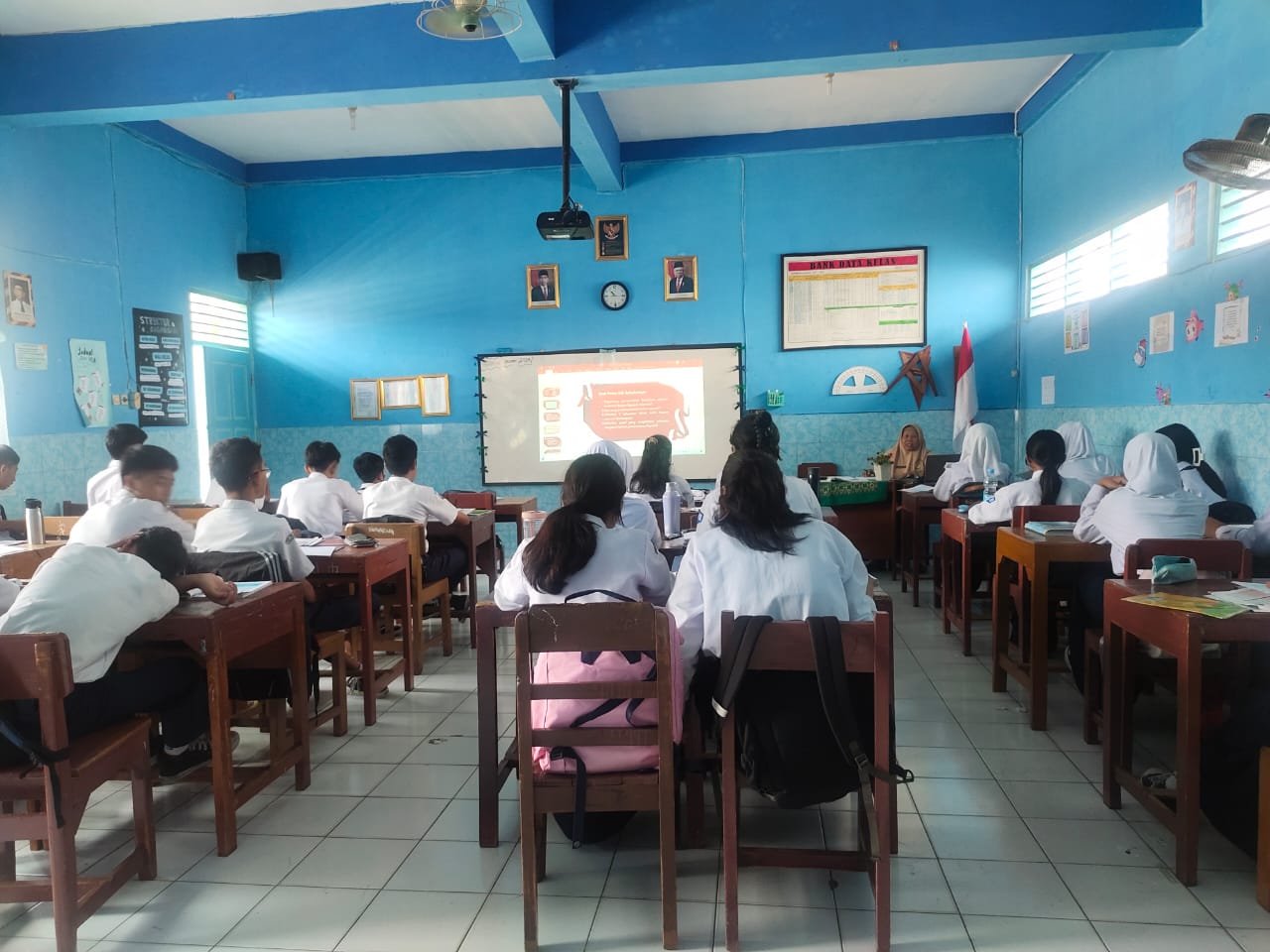 Foto 3 — Mengembangkan Kompetensi Global dan Keterampilan Multimoda Siswa di Kelas 8 SMPN 3 Colomadu