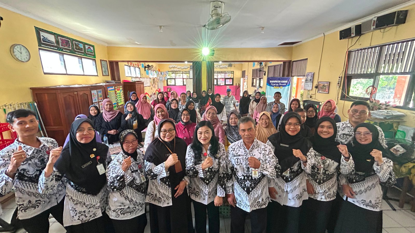 Foto 3 — Membangun Kesepahaman Sejak Awal: Pentingnya Pemaparan Program Intra, Ekstra, Kokurikuler, Pembiasaan Pagi, dan SUPER 7 di SDN Purwoyoso 04.