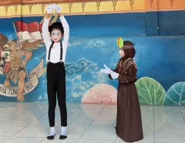 Foto 3 — KAMIS PERFORM, DARI PANGGUNG KECIL TUMBUH KEBERANIAN DAN PRESTASI