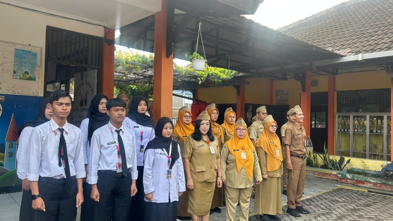 Praktik Baik Komunikasi Efektif Guru sebagai Pembina Upacara dalam Penguatan Pendidikan Karakter di SD Negeri Purwoyoso 04