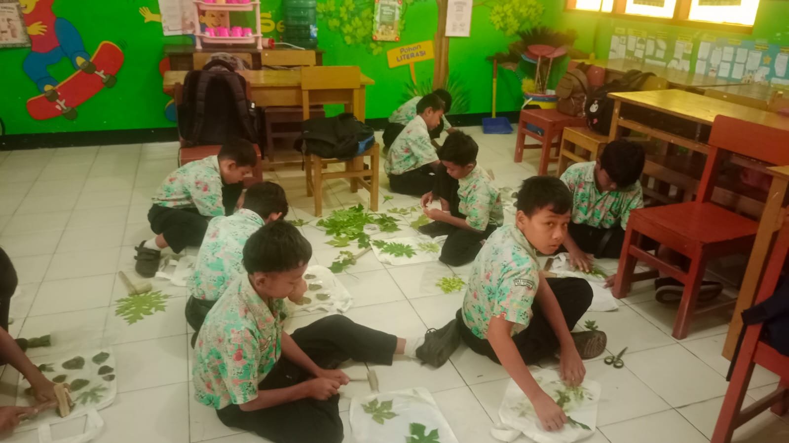 “Ecoprint Berbasis Adiwiyata: Menumbuhkan Kepedulian Global dan Karakter Peduli Lingkungan pada Siswa SD Negeri 3 Kedungsar
