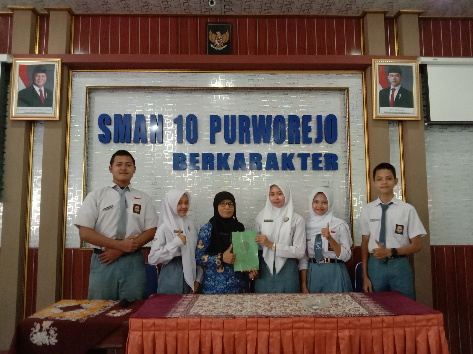 Berhasil melaksanakan pembelajaran Menulis Karya Ilmiah dengan Model Projek Based Learning tentang Pohon Langka di Lingkungan SMAN 10 Purworejo